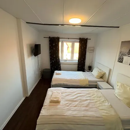 Apartment Geraeumige 2-zimmer Monteurunterkunft Mit Garten Und Ueberdachter Terrasse *